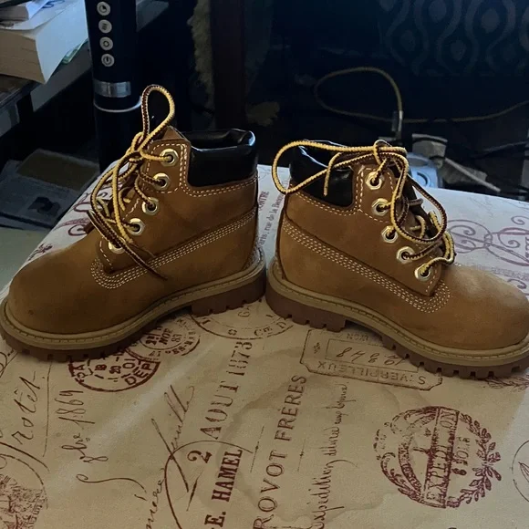 Timberlands Size 6M - Picture 2 of 4